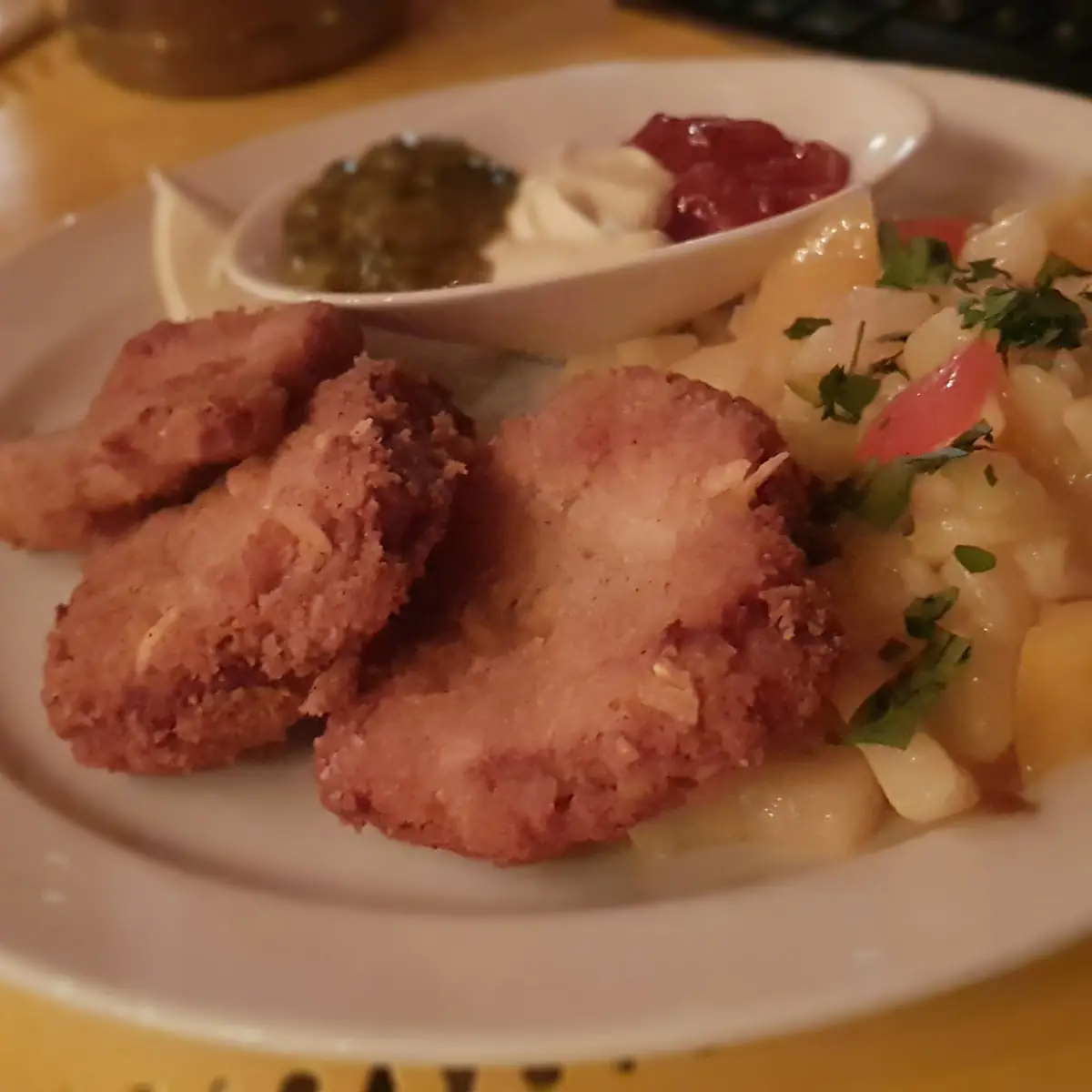 Schnitzel Wiener Art Warmer Erdäpfelsalat