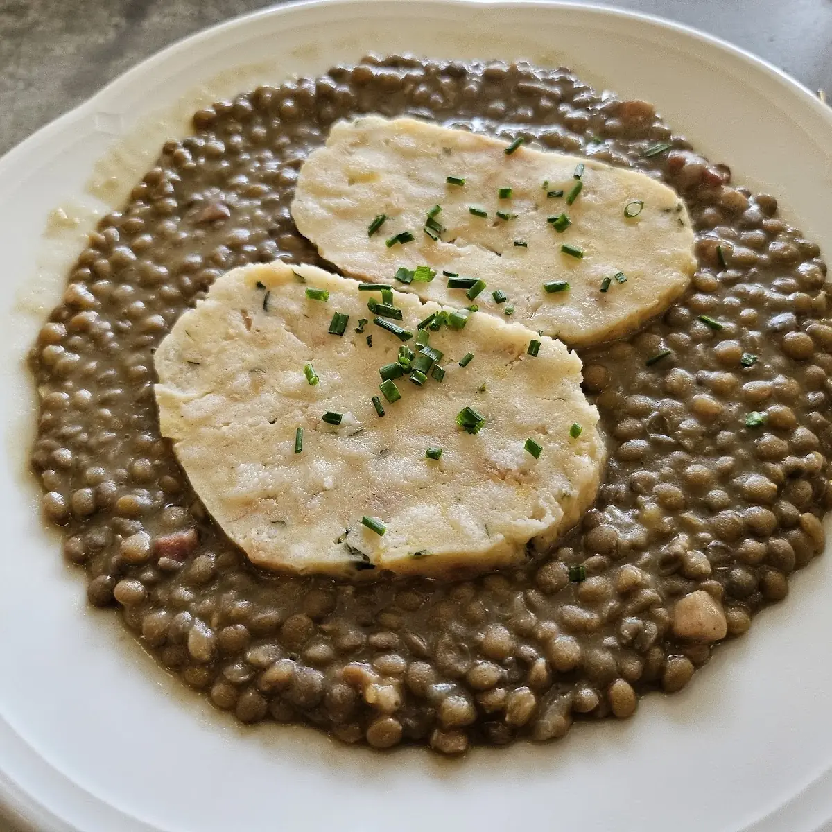 Specklinsen Mit Serviettenknödel