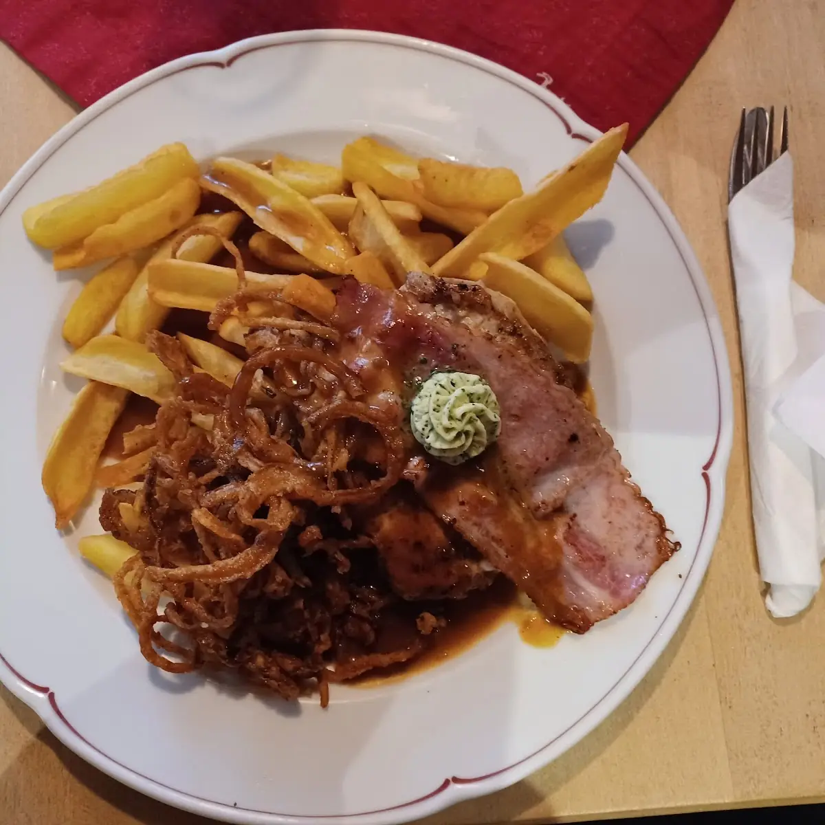 Holzfäller Steak Mit Pommes Frites