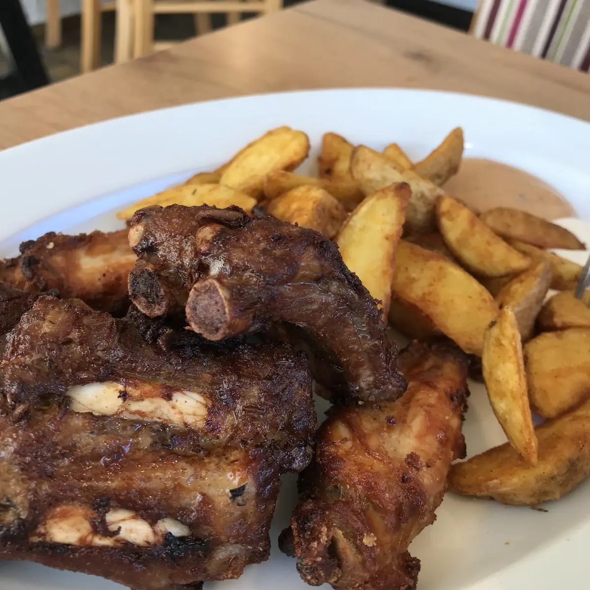 Ribs and Wings, Pizzeria Kegelbahn