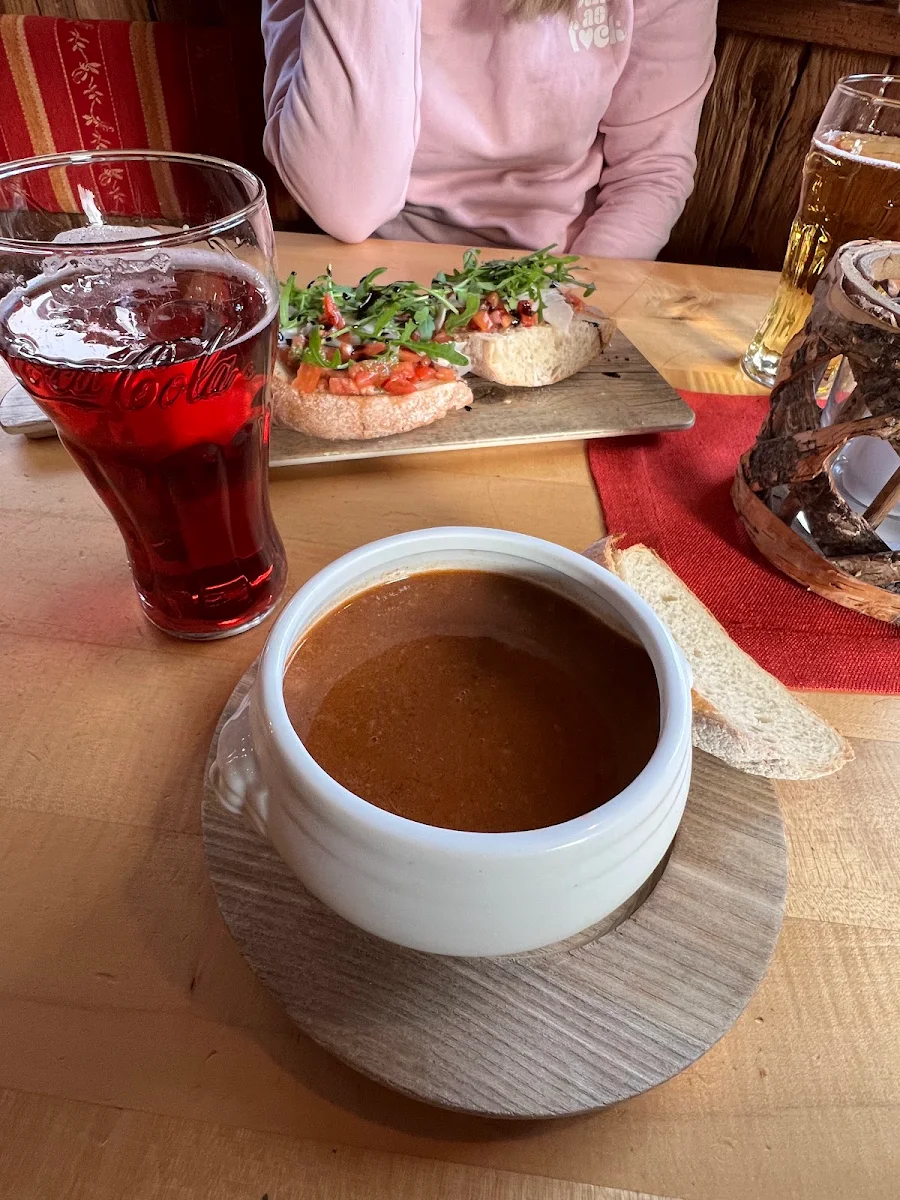 Gulaschsuppe Mit Brot