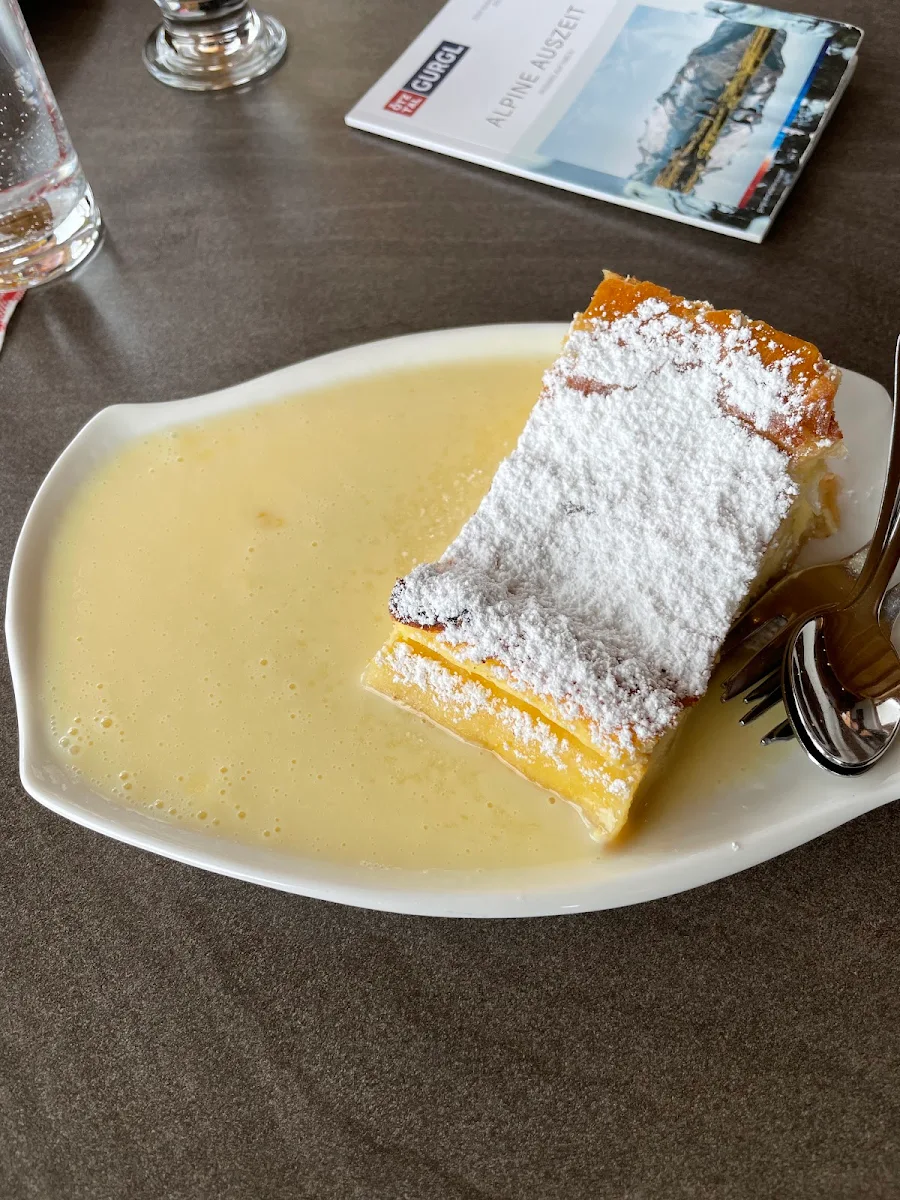 Hausgemachter Topfenstrudel