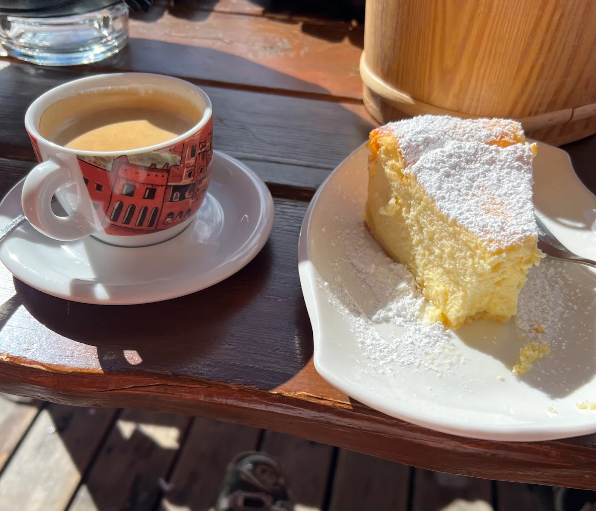 Kaffee Und Noch Warmer Käsekuchen
