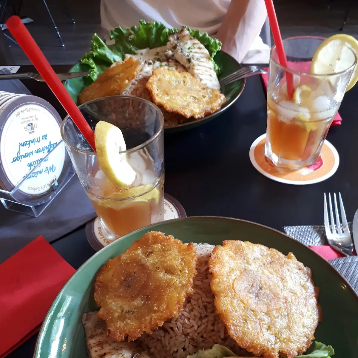 Arroz Con Coco Pescado Y Tostones