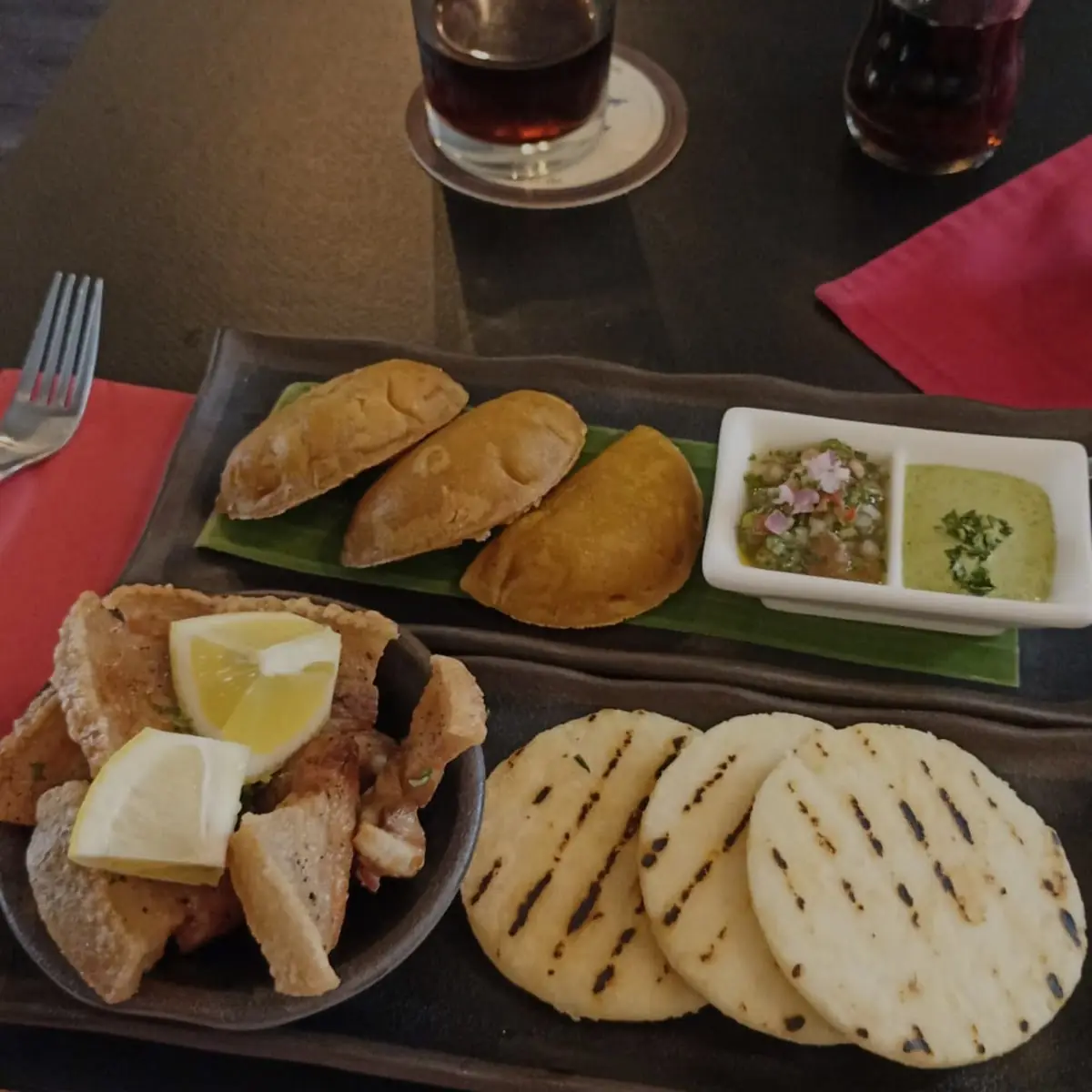 Empanadas & Arepas Mit Chicharrón