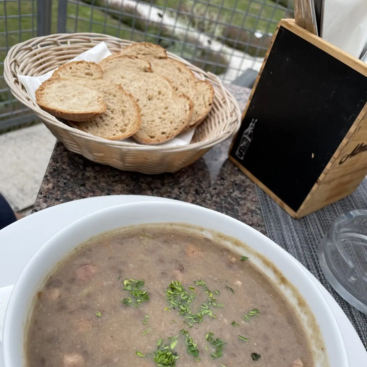 Kräftige Rindsuppe