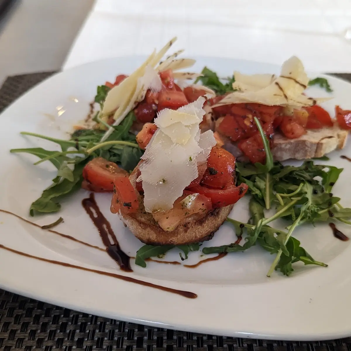 Bruschetta Con Pomodoro E Basilico