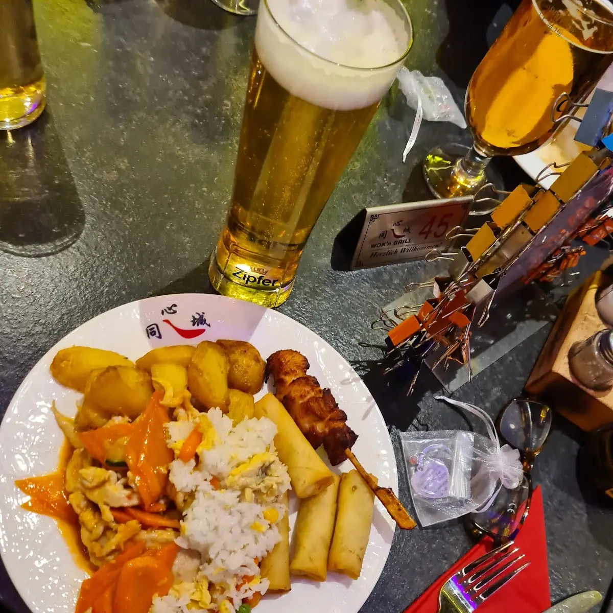 War Vom Buffet Habe Das Selber Zusammengestellt Frühlingsrollen Hendl Süss Sauer Und Gemüse