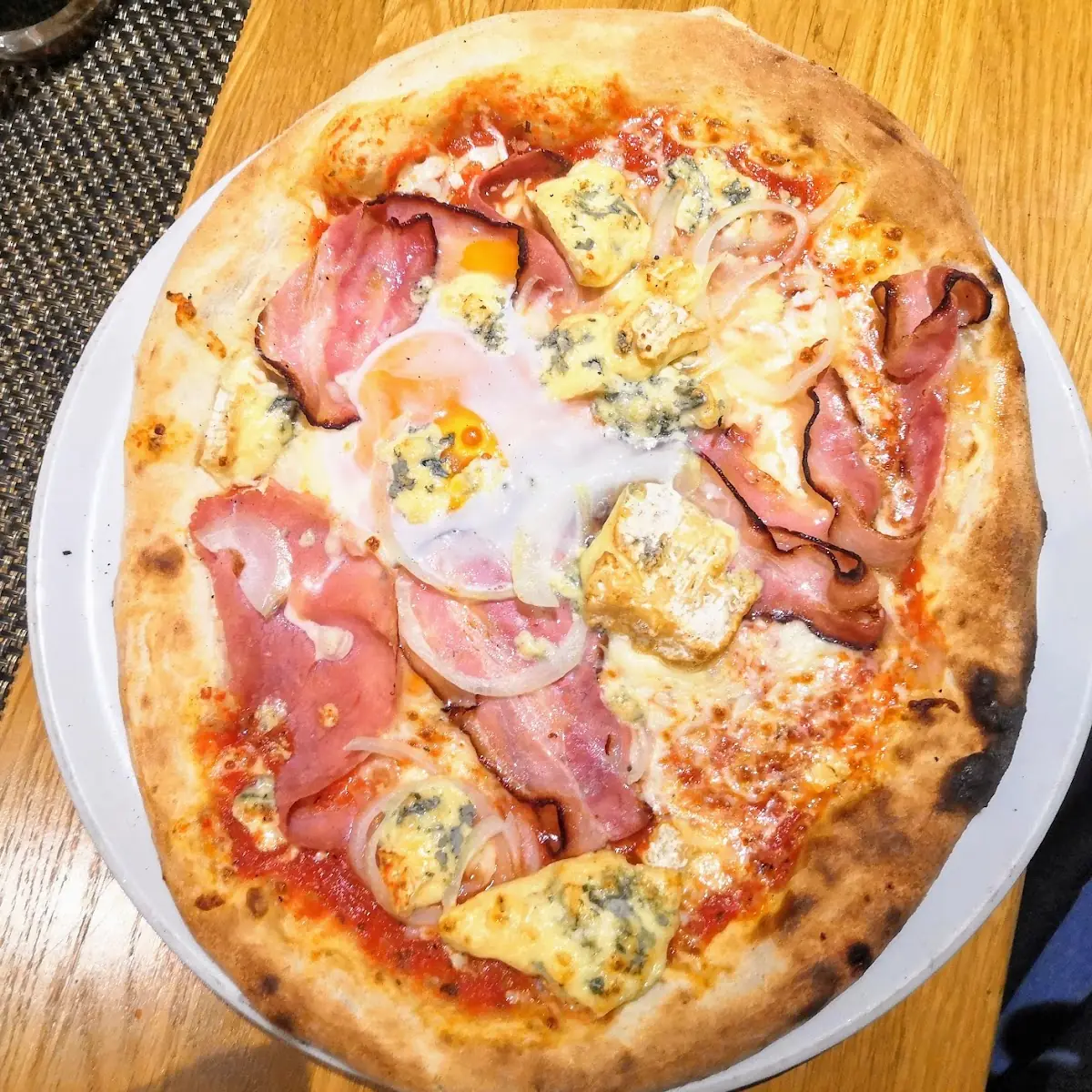 Pizza Tirolese