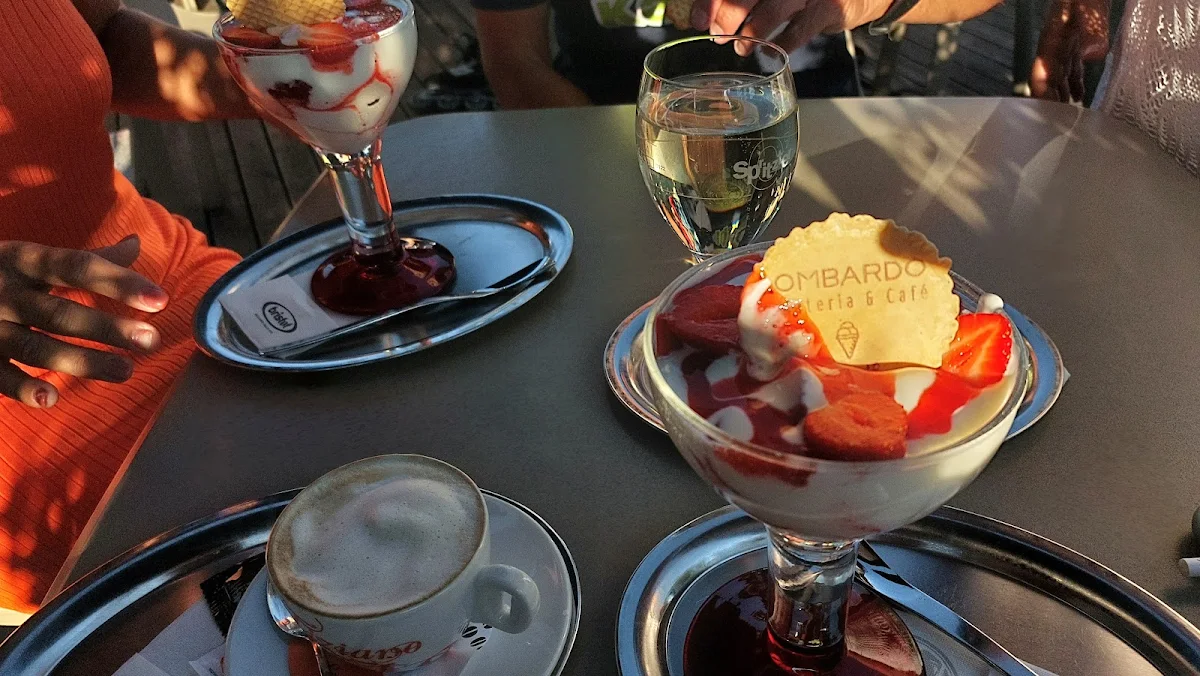 Erdbeerbecher