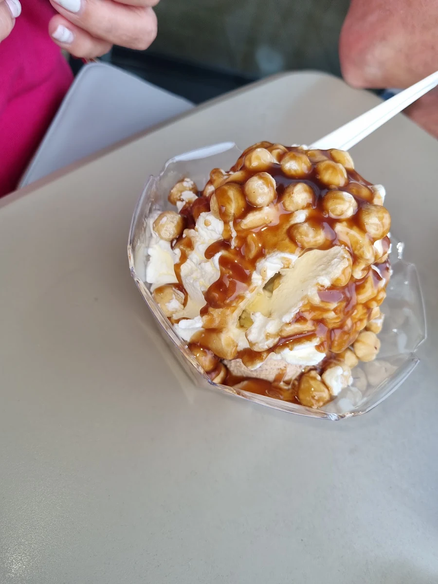 Nussbecher