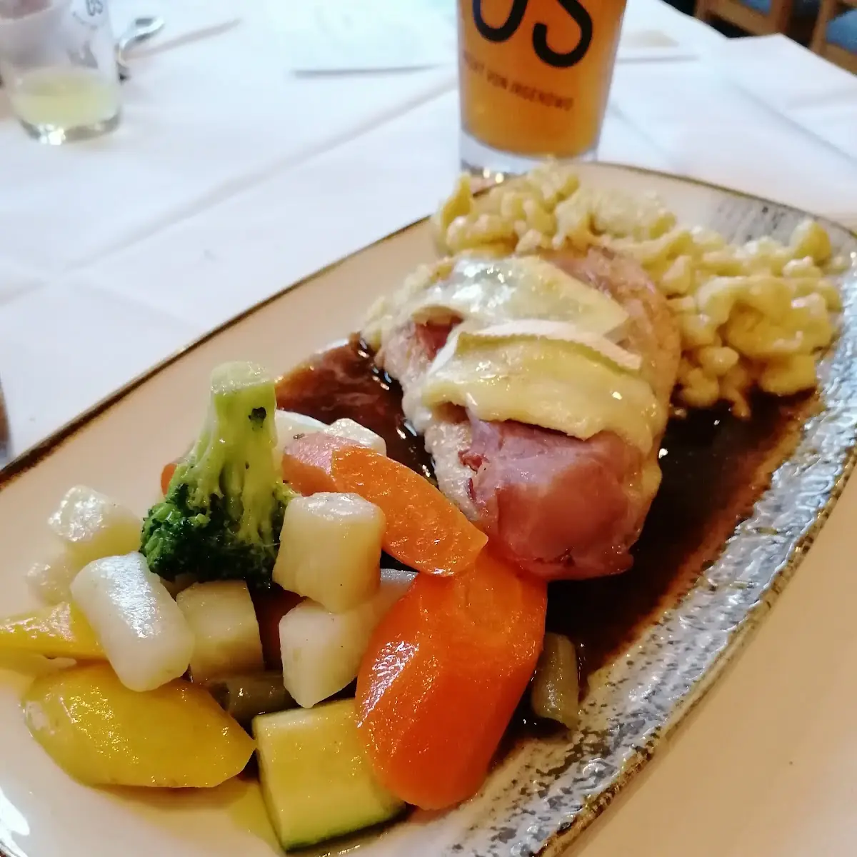 Truthahnsteak Mit Butterspätzle Und Markt Gemüse
