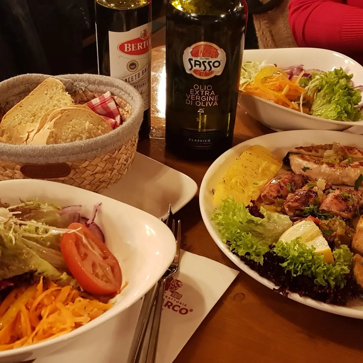 Meeresfrüchte Teller Mit Salat Und Brot