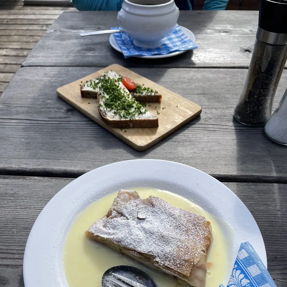Apfelstrudl Mit Vanillesauce