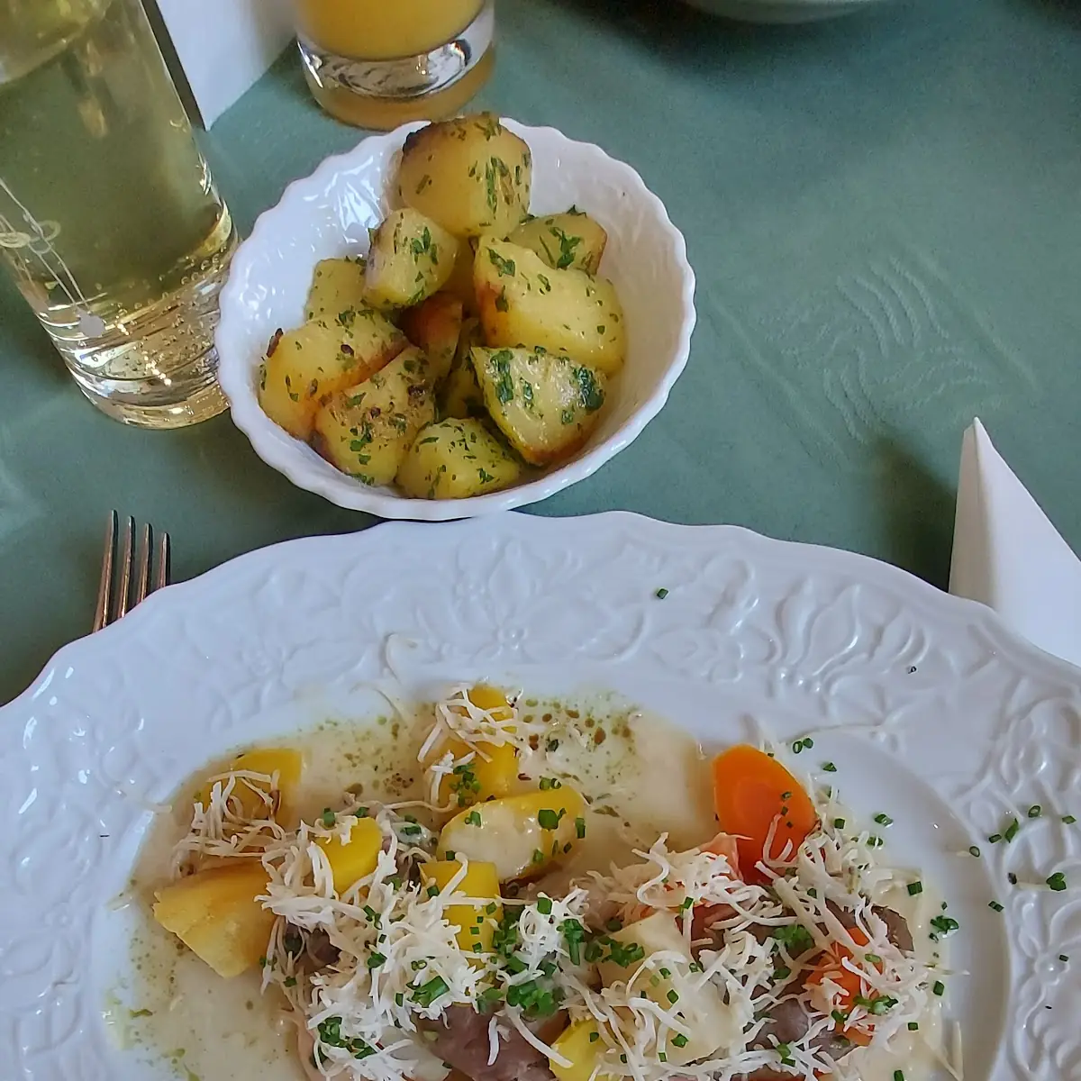Wurzelfleisch Vom Schweinsbackerl Mit Kren Und Salzerdäpfeln