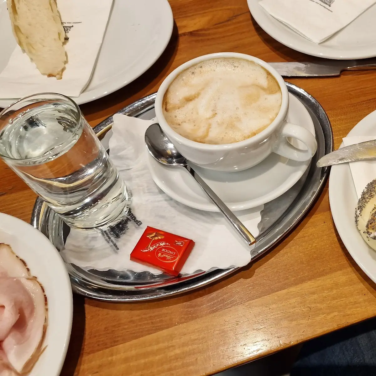Cappuccino Und Mohnflesserl