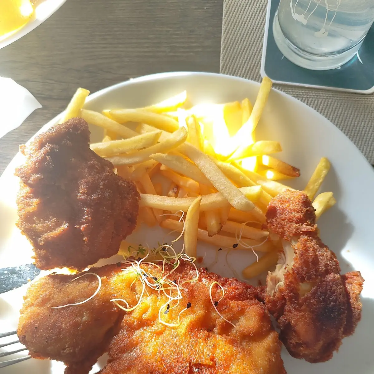 Gebackenes Hühnchen Mit Pommes