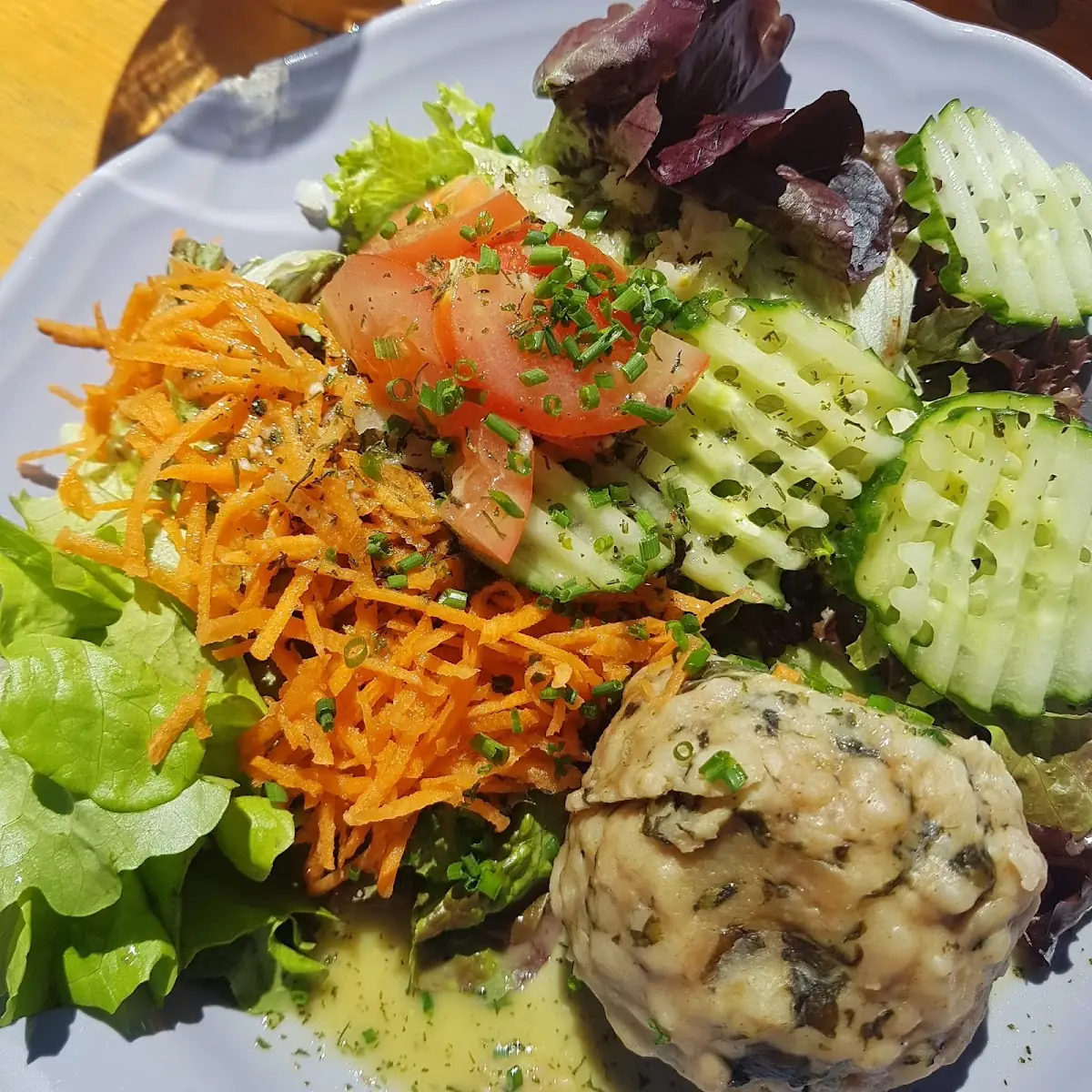 Spinatknödel Mit Salat