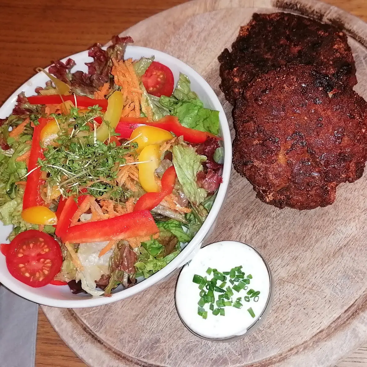 Kaspressknödl Mit Salat Teller