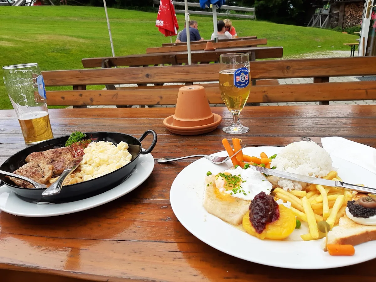 Ein Pfandl Und Ein Holstein Schnitzel