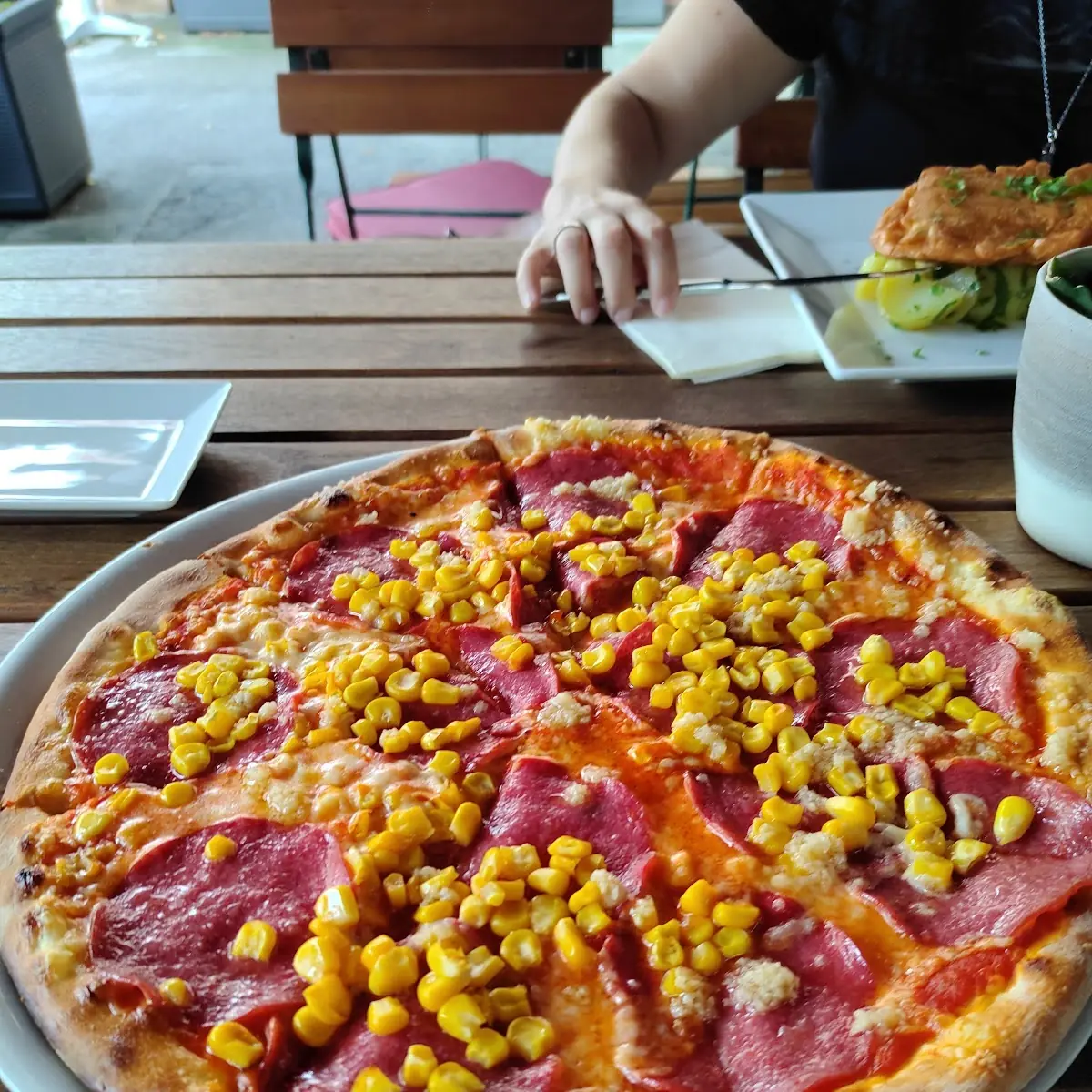 Salami Pizza Mit Mais