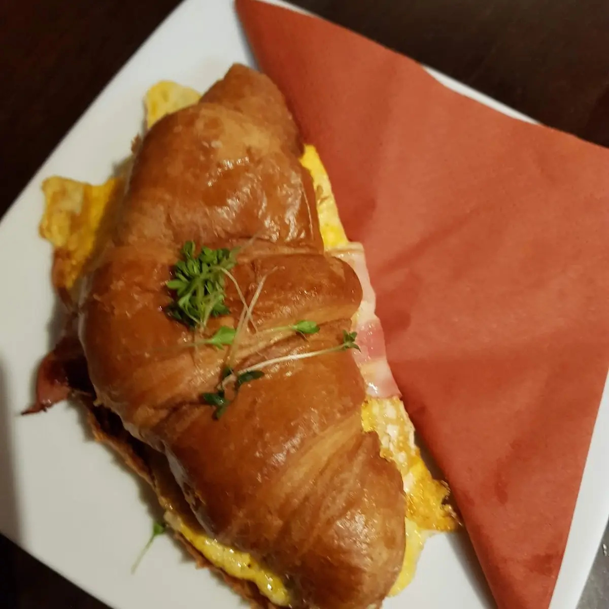 Ei-croissant