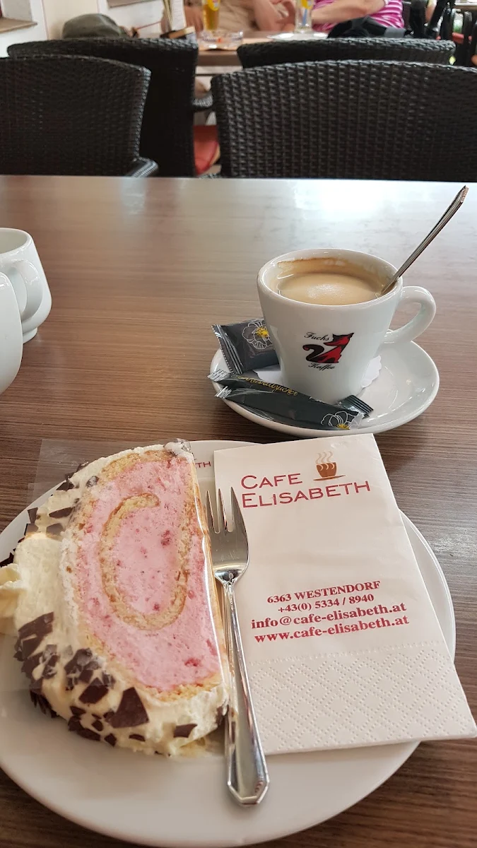 Erdbeerroulade U Kaffee