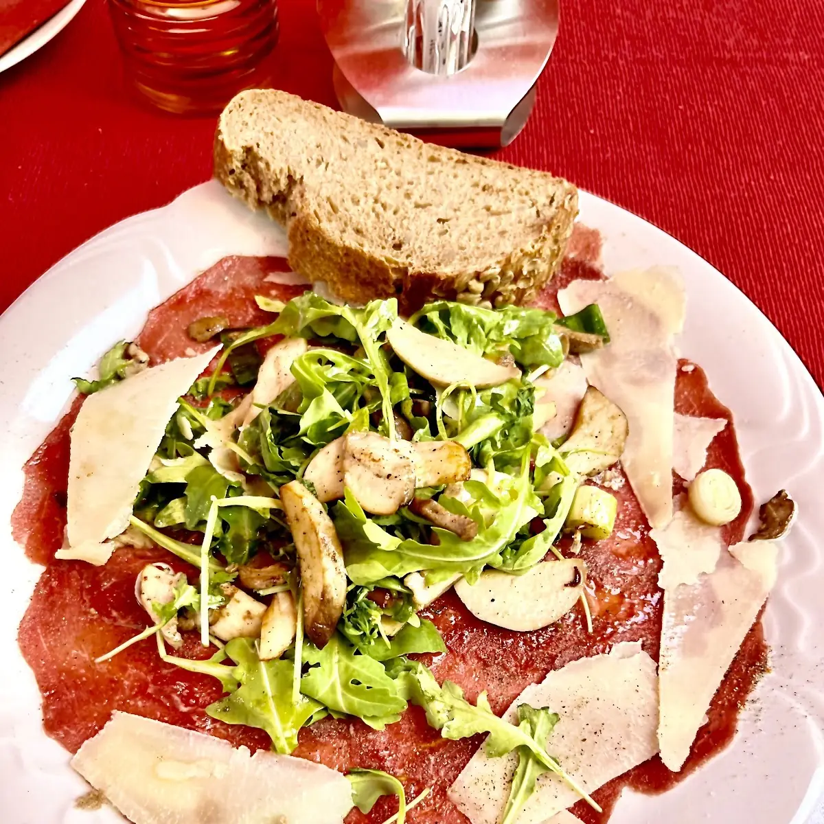 Carpaccio Mit Steinpilzen Riccola Und Grana