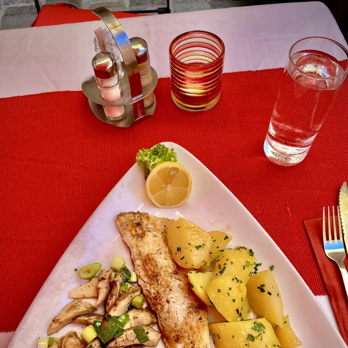 Zander Gegrillt Mit Gemüse