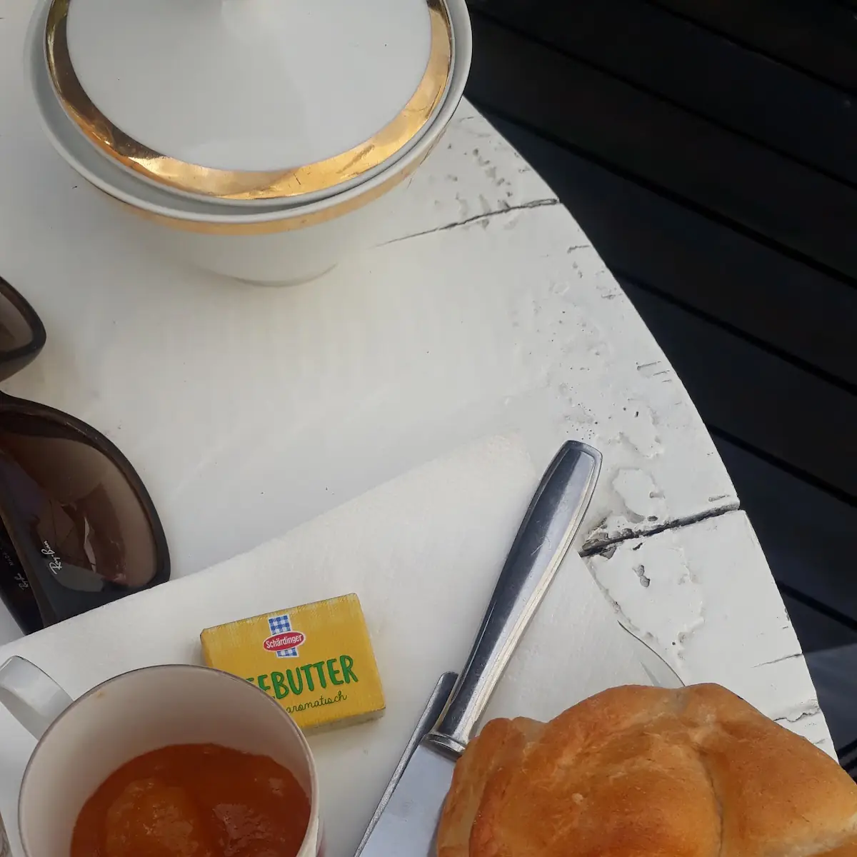 Semmel Butter Marmelade Cappucino