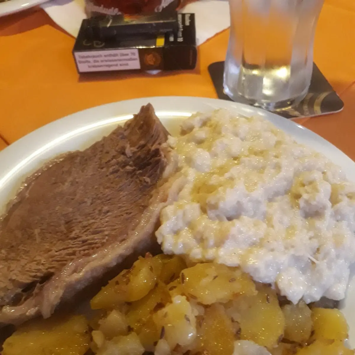 Tafelspitz Mit Semmelkren Und Röstkartoffeln