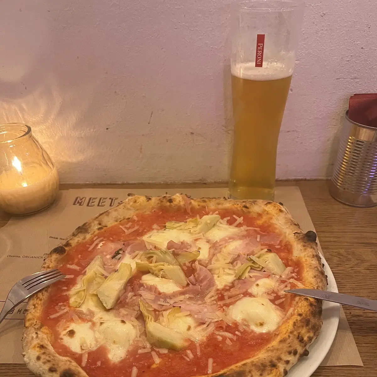 Pizza Mit Artischocke Und Schinken