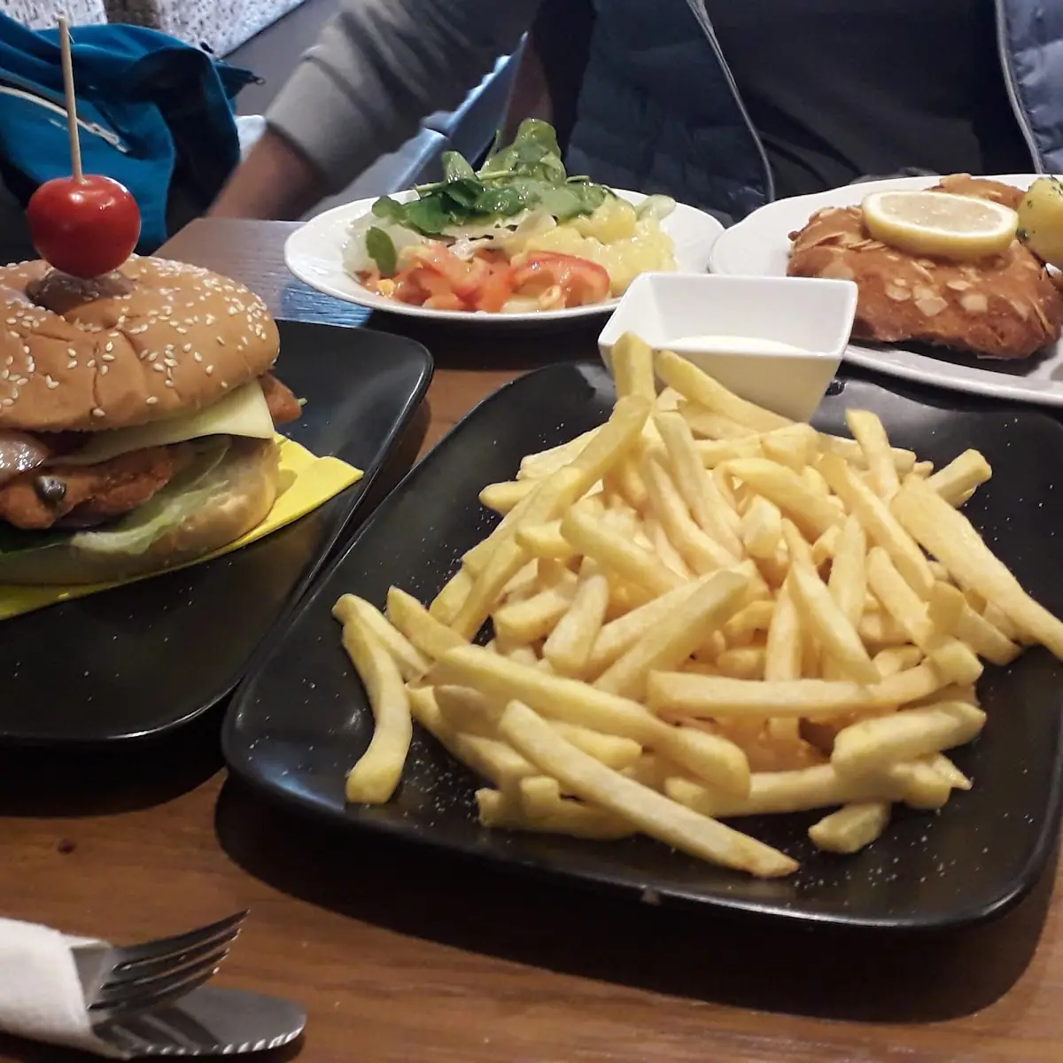 Burger Mit Pommes