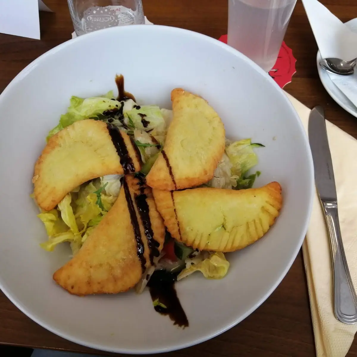 Kräuterravioli Mit Salat