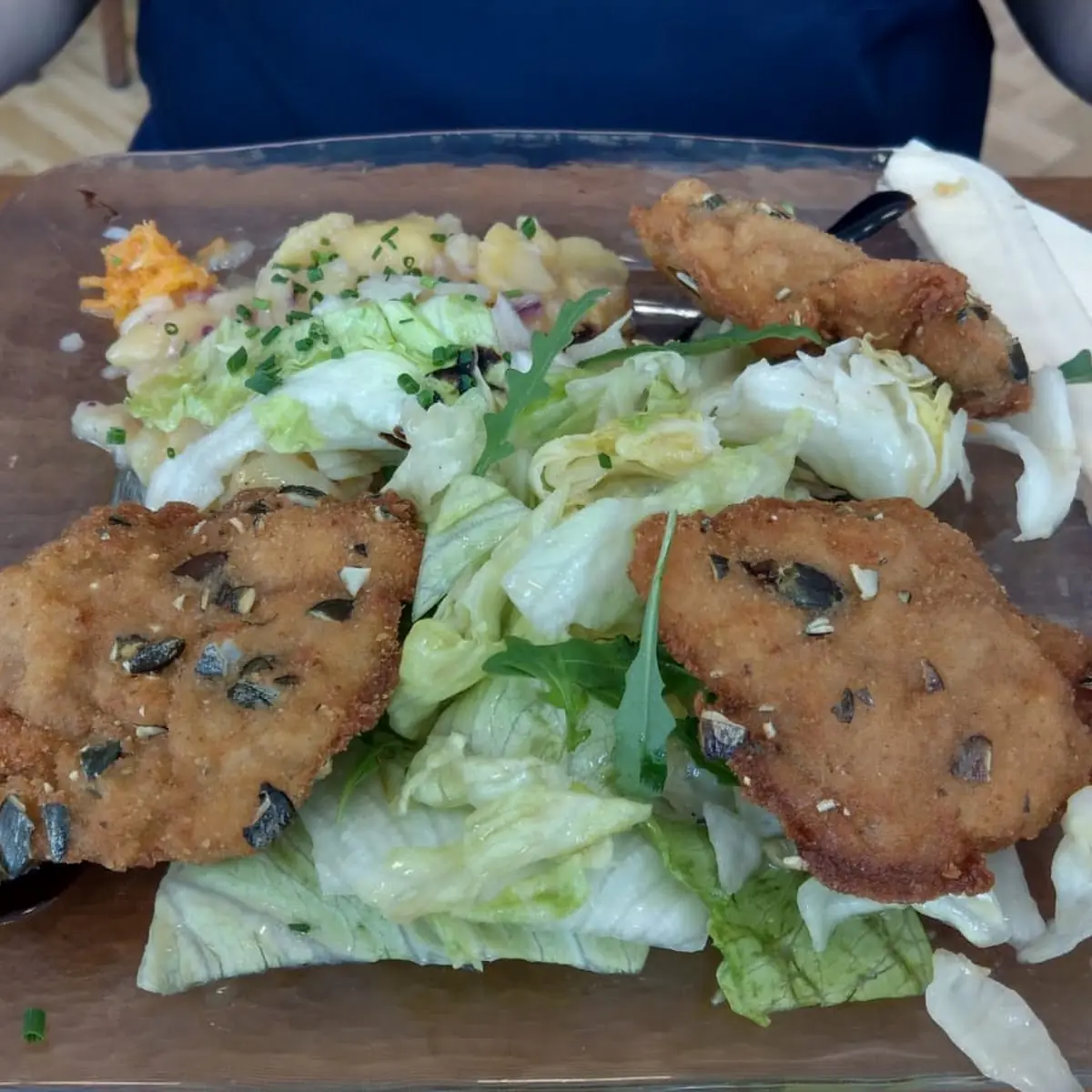Kürbis Backhendl An Erdäpfel Und Blattsalat