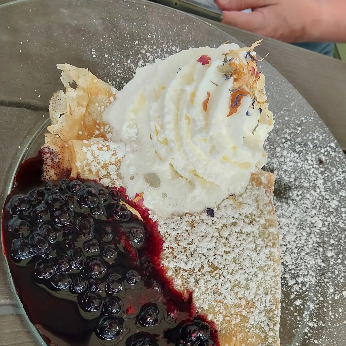 Mohnpalatschinke Mit Heidelbeeren