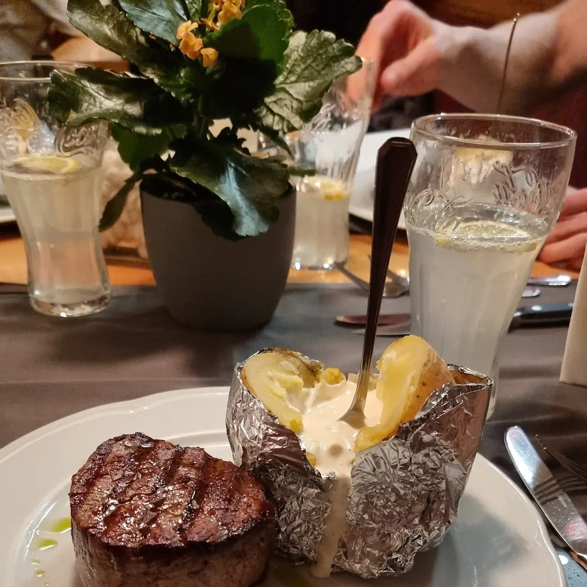 Tender Loin Steak Ca 350g Mit Ofenkartoffel