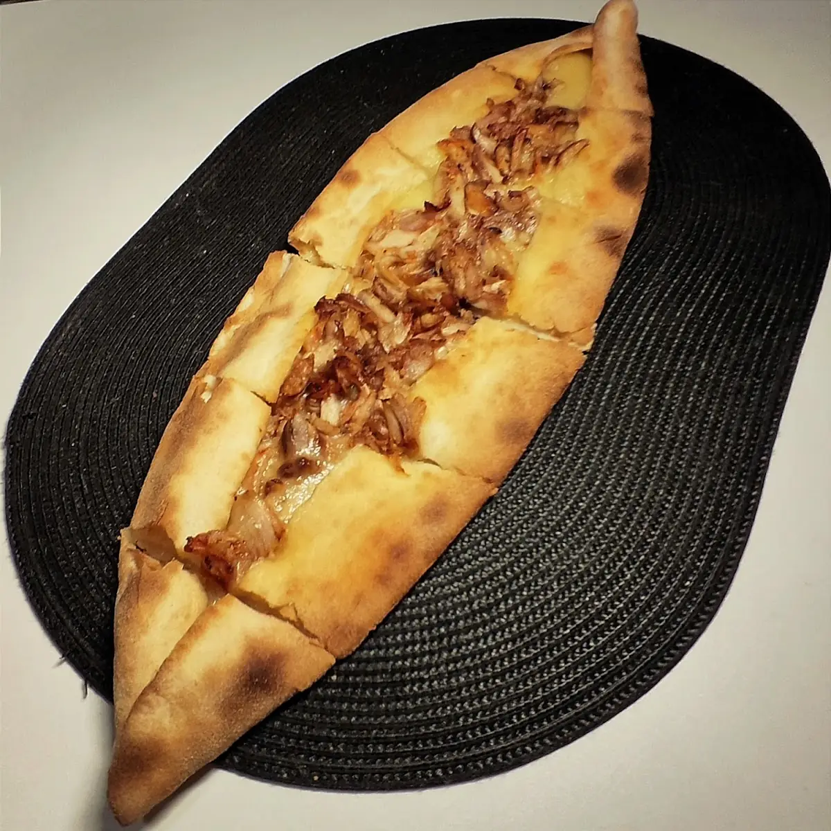 Pide Mit Hühnerfleisch