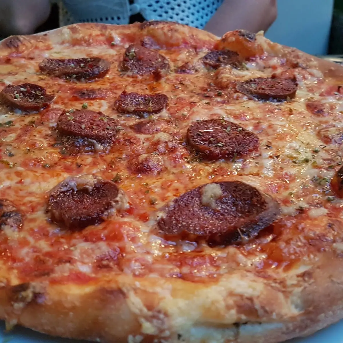 Scharfe Salamipizza