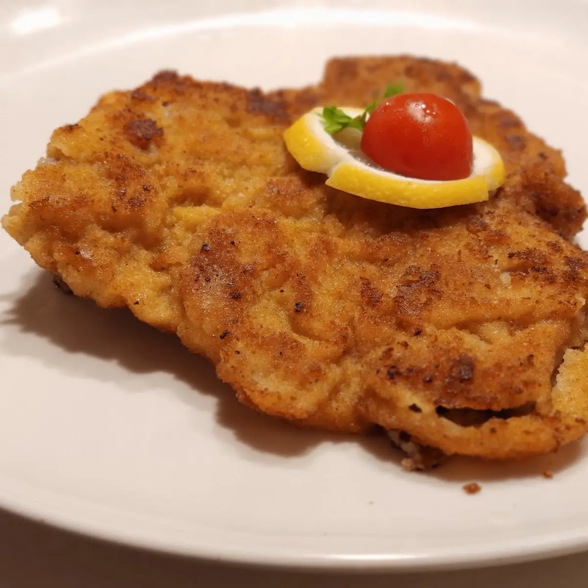 Wiener Schnitzel An Preiselbeeren Mut Pommes