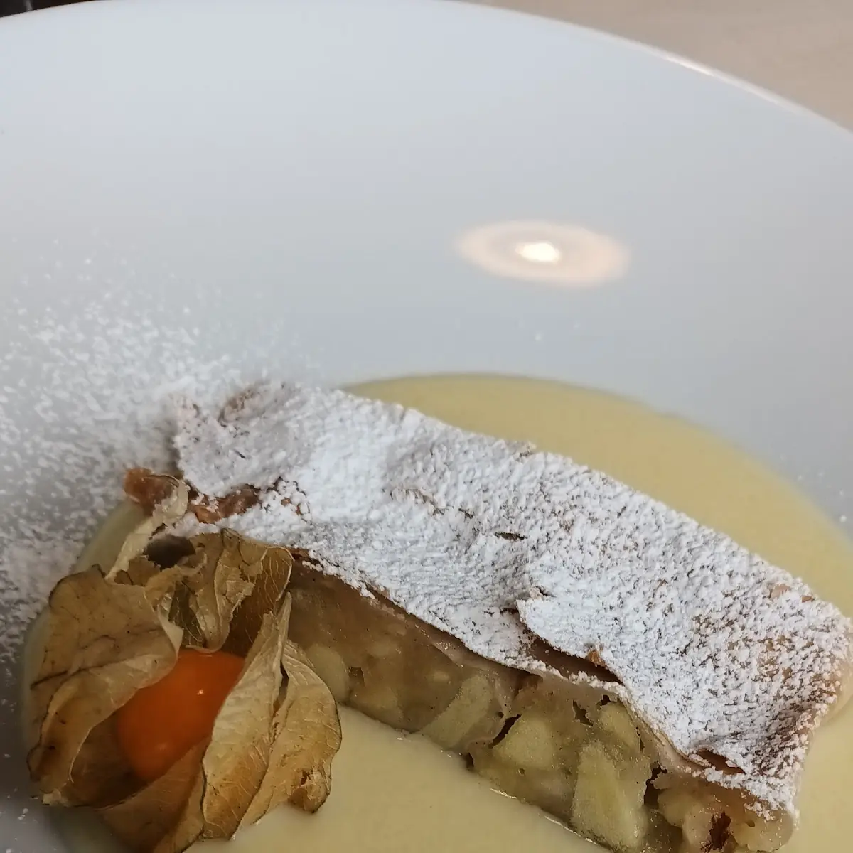 Apfelstrudel Mit Vanillesauce
