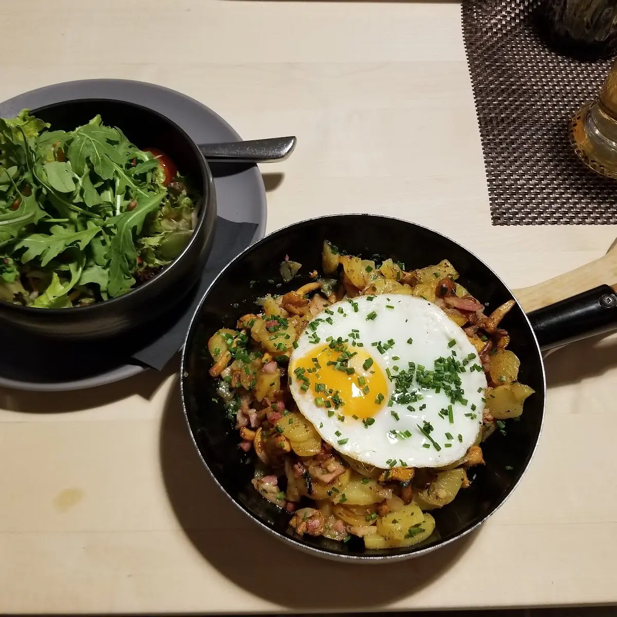 Eierschwammerl-gröstel Mit Salat