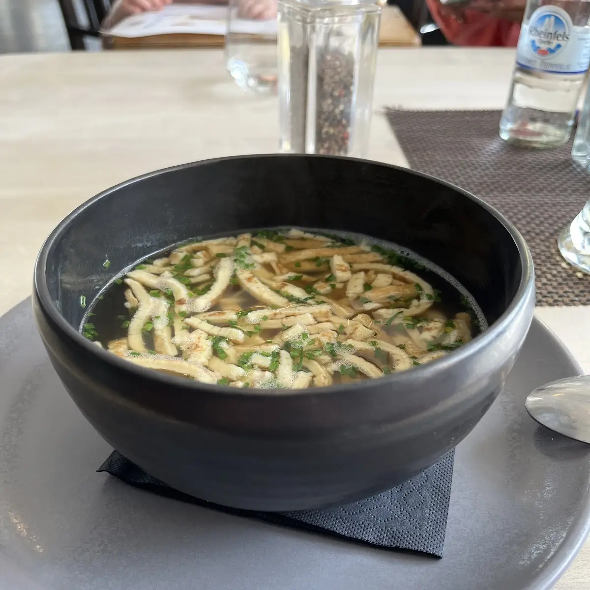 Kräftige Rindsuppe Mit Frittaten