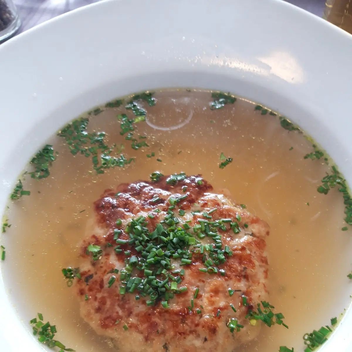 Kräftige Rindsuppe Mit Kaspressknödel