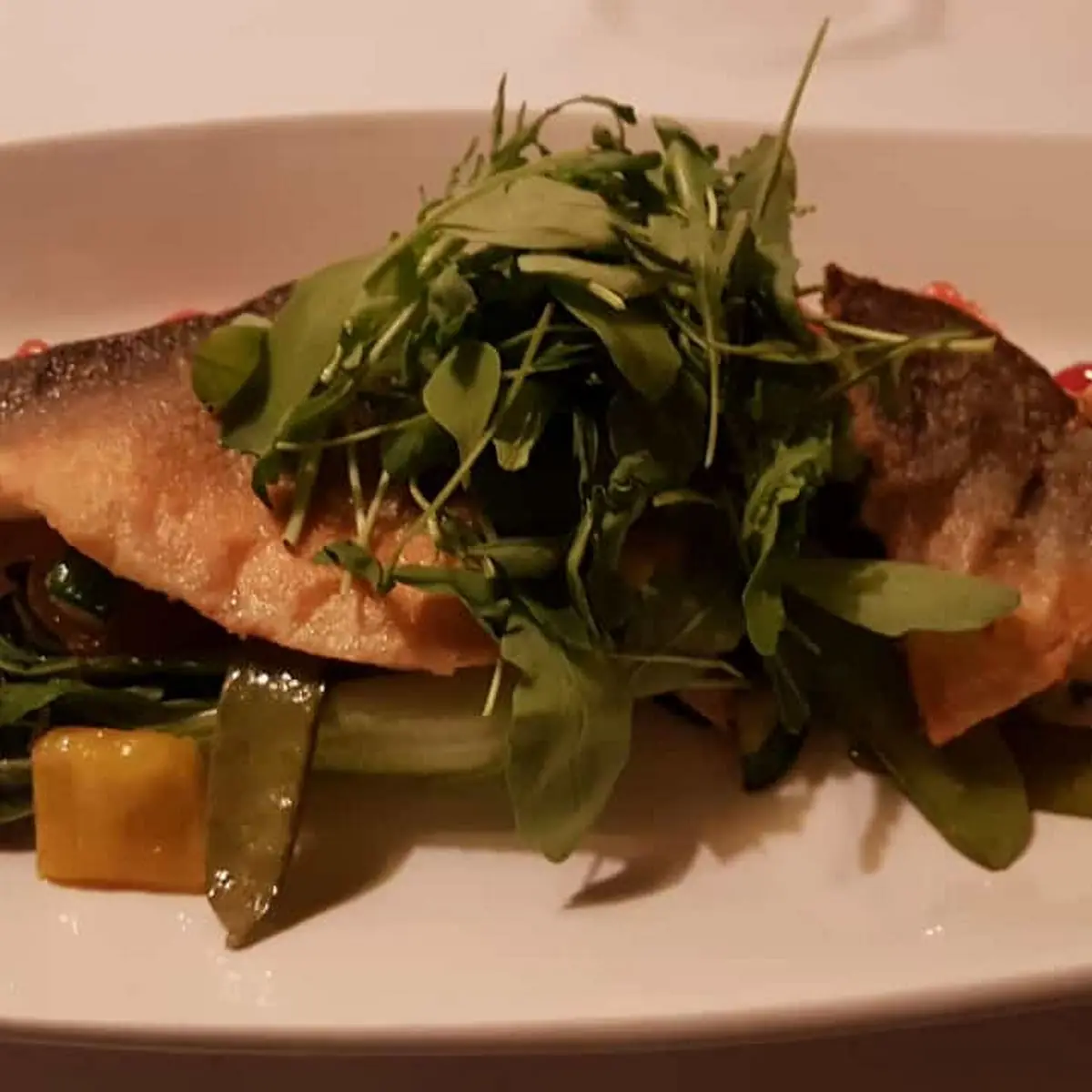 Gebratenes Filet Vom Branzino Toskanisches Gemüse Rosmarinkartoffel