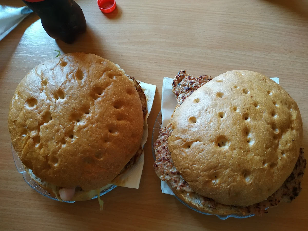 Cheese Burger Und Spezial Zack