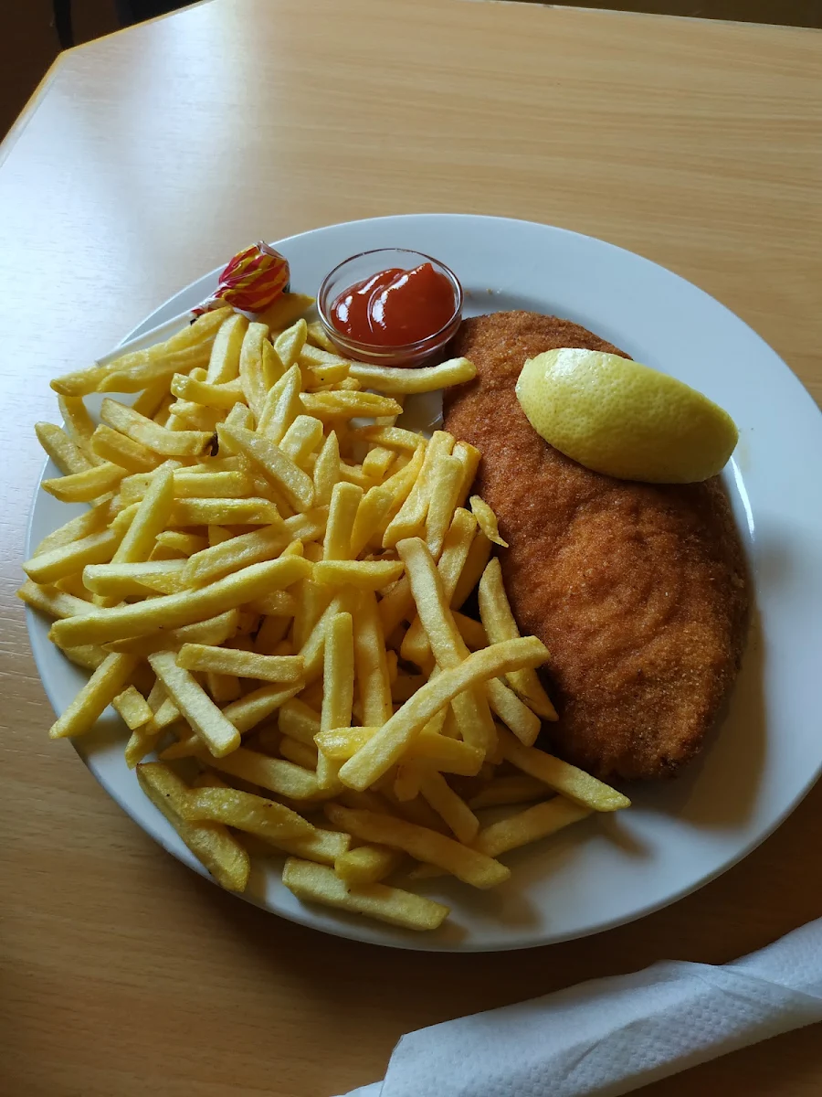 Putenschnitzel Mit Pommes