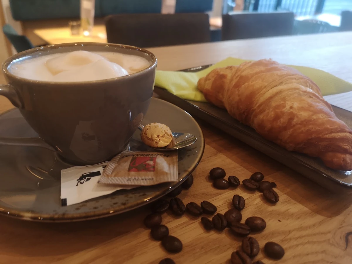 Cappuccino & Croissant