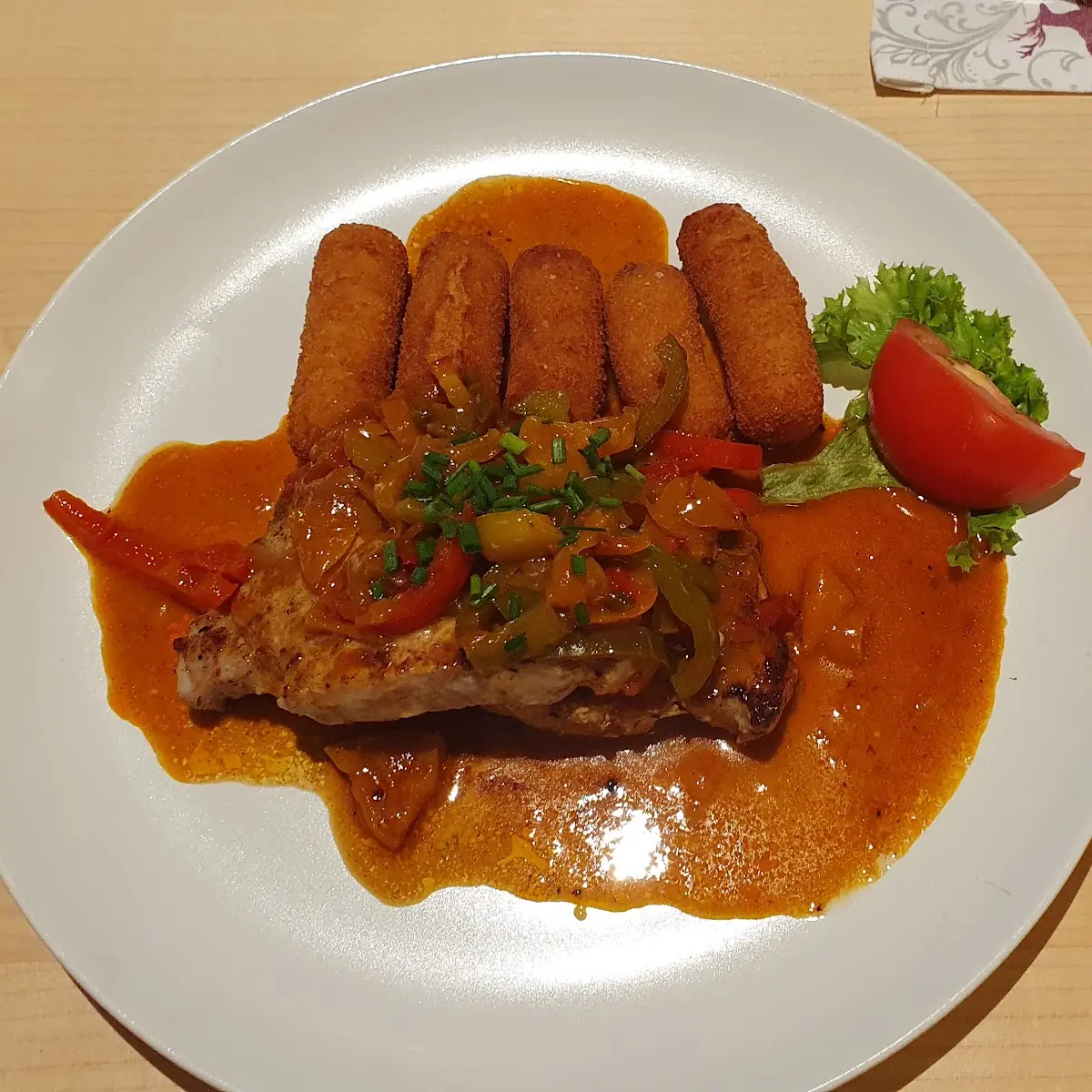 Paprikaschnitzel Mit Kroketten