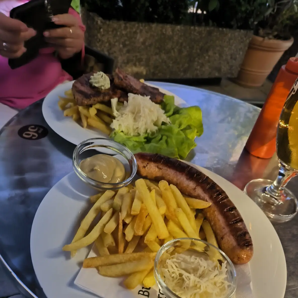 Bratwurst Mit Pommes